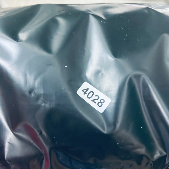 NWOT QUINCE Premium Down Alternative Pillow Soft Standard 4028 - Picture 11 of 11